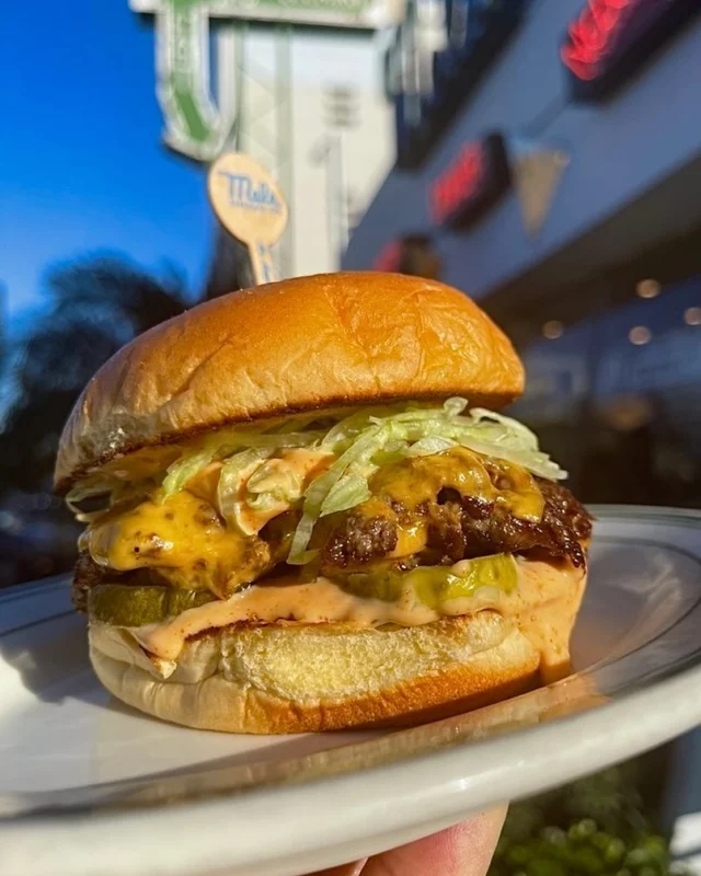🍔 Craving a taste of Americana? Look no further than Mel’s Drive In! Dive into our irresistible All-American Smash Burger 🇺🇸 Double the patties, double the satisfaction, with American cheese, pickles, our signature sauce, and fresh lettuce, all hugged by a soft potato bun. Satisfaction guaranteed in every bite! Swing by Mel’s and fall in love ❤️