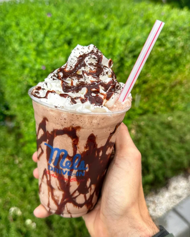 Craving a sweet treat on the move? 🚗💨 Swing by Mel’s Drive In this weekend for the ultimate milkshake: our creamy, chocolate milkshake! Perfect for sipping on-the-go while you soak up those sunny vibes. 🌞🍫 Who’s ready for this weekend?
